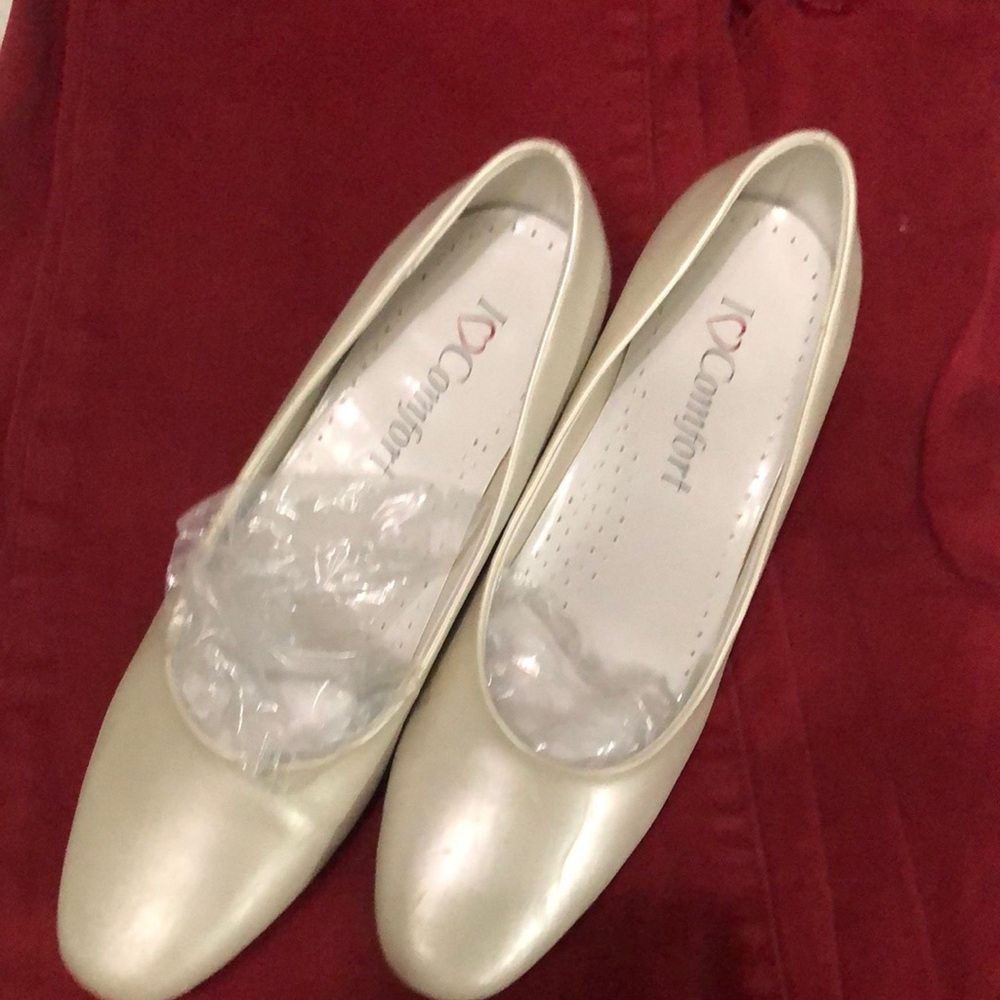 Amazon I love comfort Women's bone heels size 7.5